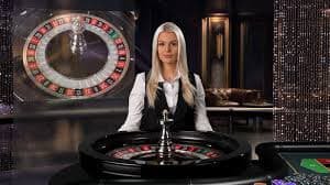 Tampilan meja Live Blackjack ceriaqq dengan dealer dan kartu yang terlihat jelas dari multiple camera angles